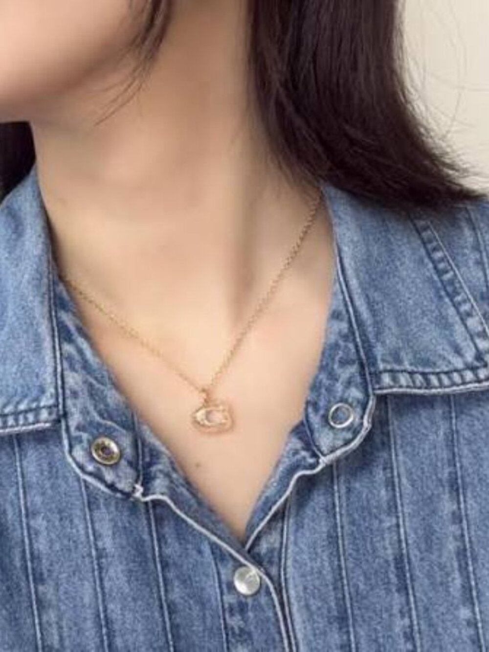COACH NY GOLD TONE SIGNATURE “C” LUCITE PENDANT NECKLACE 16”+2” - Picture 6 of 6